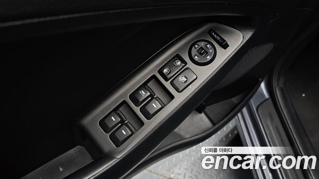 Kia K3 2013 — photo 17