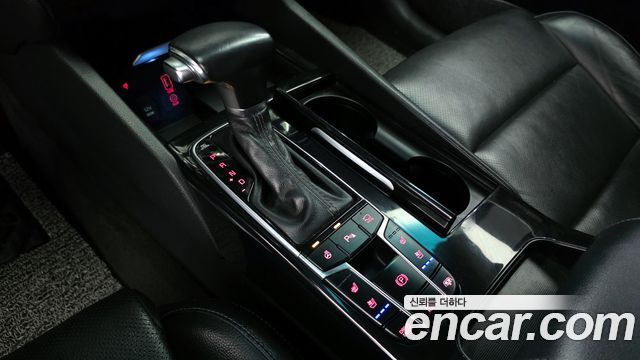 Kia K7 2019 — photo 12