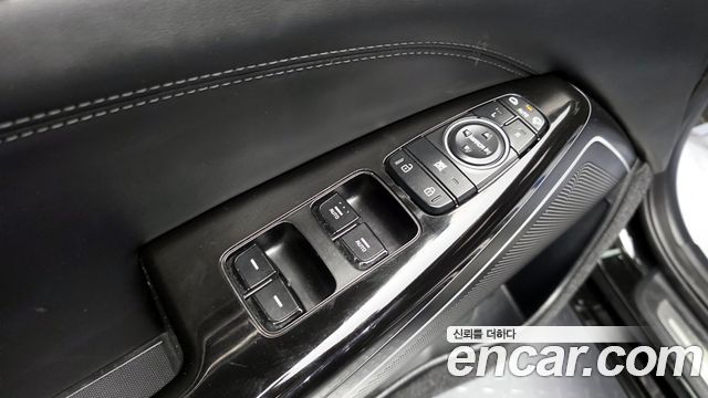 Kia K7 2019 — photo 24