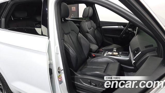 Audi Q5 2020 — photo 18