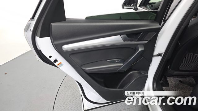 Audi Q5 2020 — photo 35