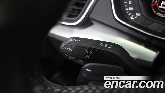 Audi Q5 2020 — photo 38