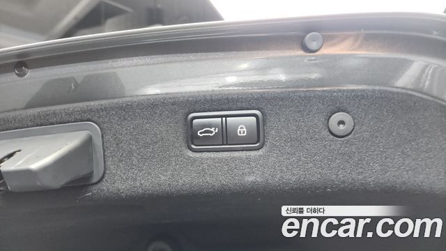Genesis G70 2019 — photo 23