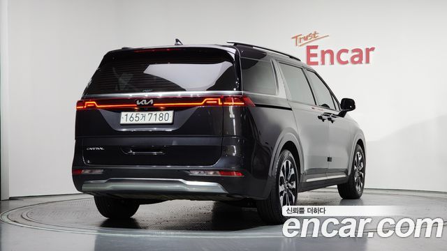 Kia Canival 2023 — photo 2