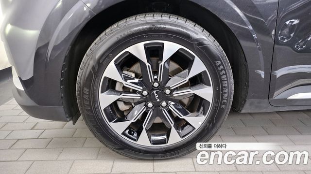 Kia Canival 2023 — photo 5