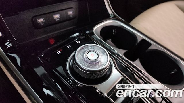 Kia Canival 2023 — photo 9