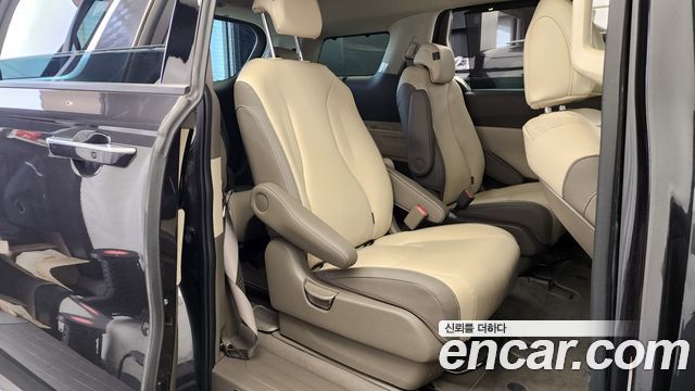 Kia Canival 2023 — photo 12