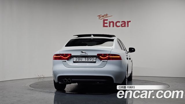Jaguar XE 2018 — photo 4