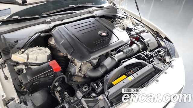 Jaguar XE 2018 — photo 6