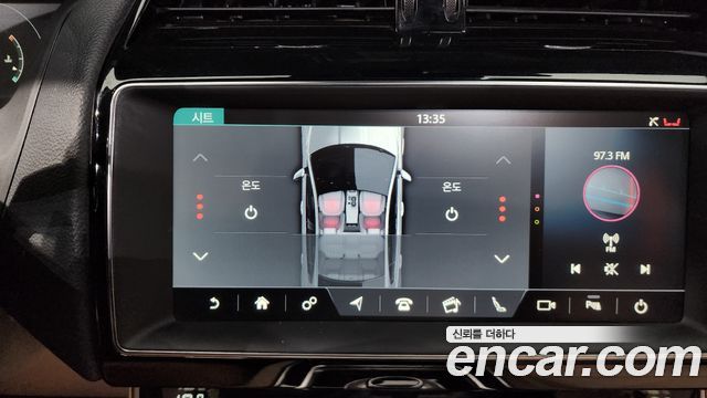 Jaguar XE 2018 — photo 19