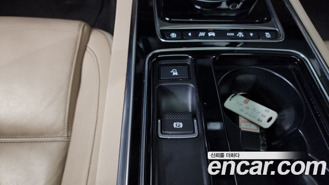 Jaguar XE 2018 — photo 22