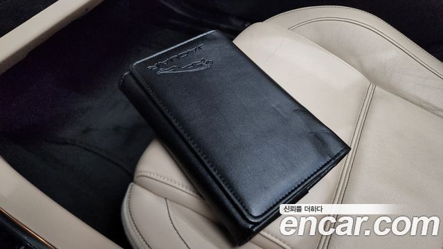 Jaguar XE 2018 — photo 24