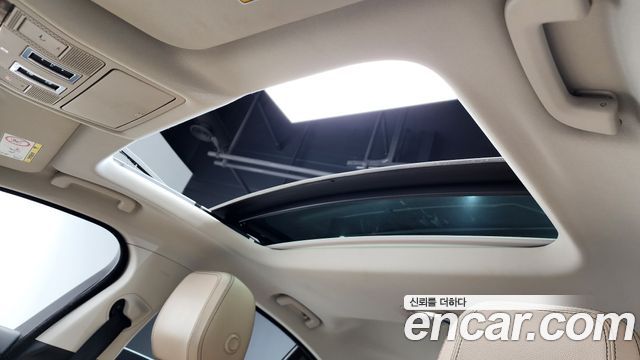 Jaguar XE 2018 — photo 26