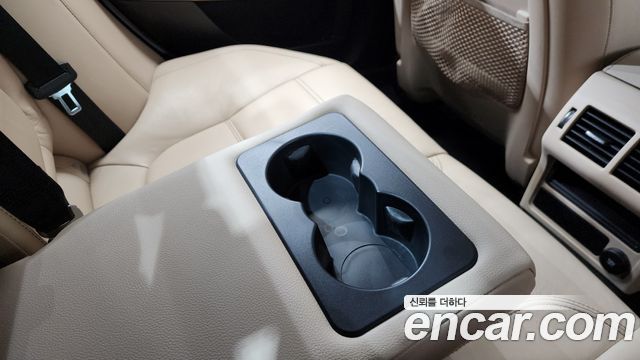 Jaguar XE 2018 — photo 28