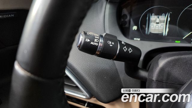Jaguar XE 2018 — photo 33