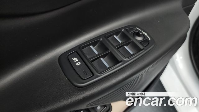 Jaguar XE 2018 — photo 34