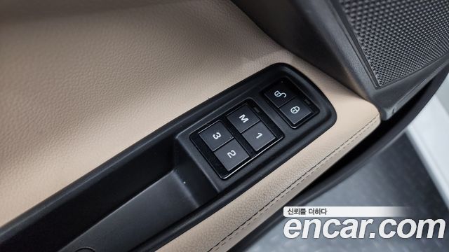 Jaguar XE 2018 — photo 35