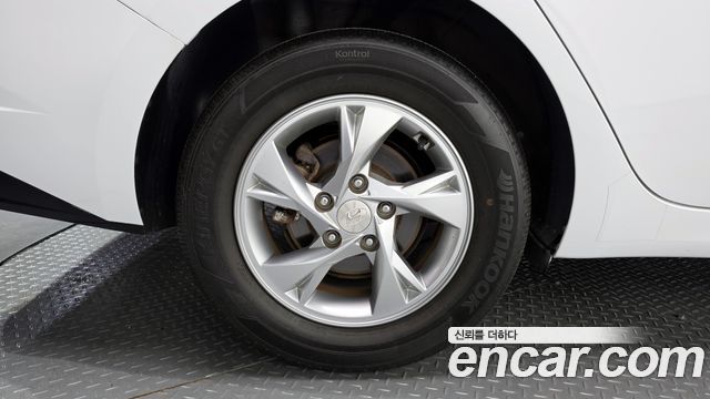 Hyundai AVANTE 2021 — photo 5