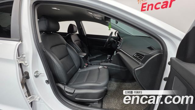 Hyundai AVANTE 2020 — photo 13