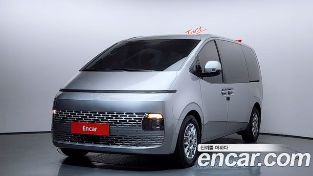 Hyundai Staria 2025 — photo 1