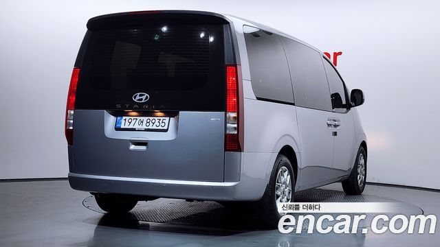 Hyundai Staria 2025 — photo 2