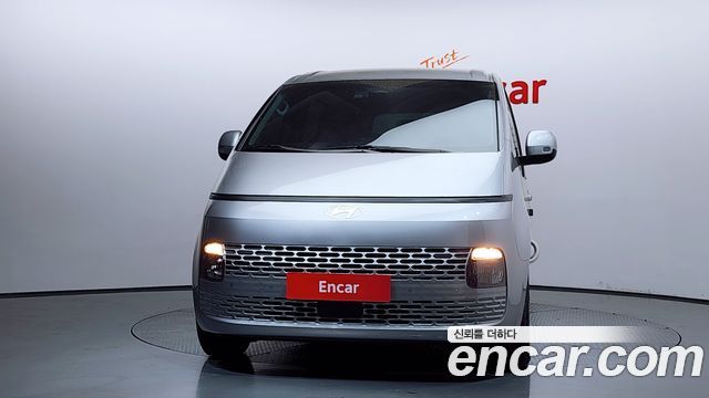 Hyundai Staria 2025 — photo 3