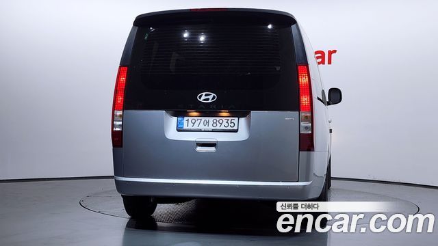 Hyundai Staria 2025 — photo 4
