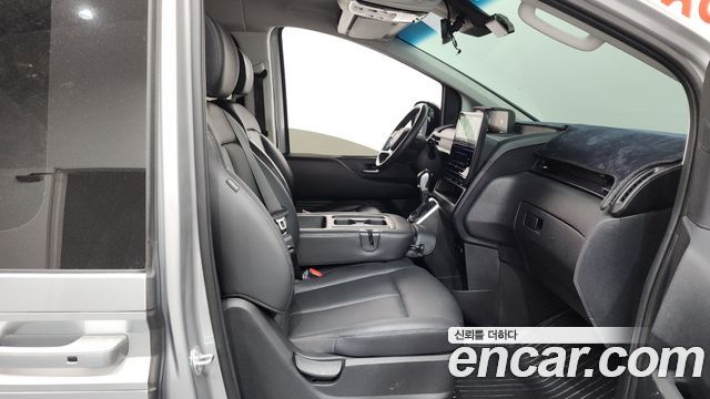Hyundai Staria 2025 — photo 11