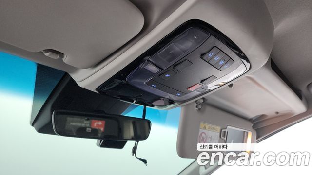Hyundai Staria 2025 — photo 17