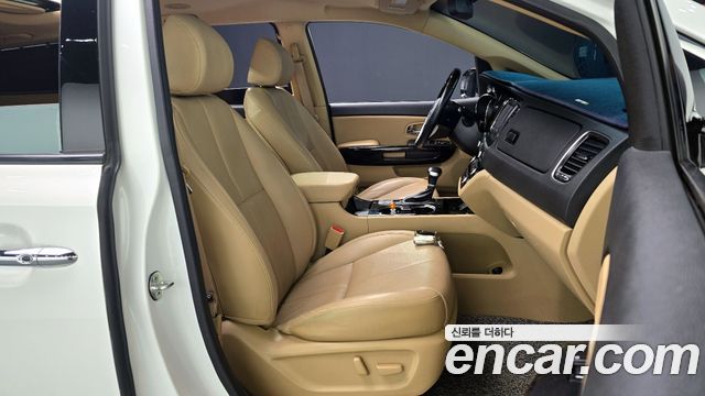 Kia Canival 2019 — photo 17