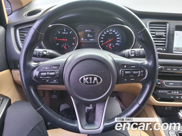 Kia Canival 2019 — photo 10