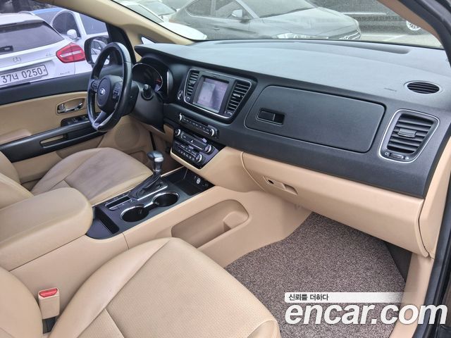 Kia Canival 2019 — photo 12