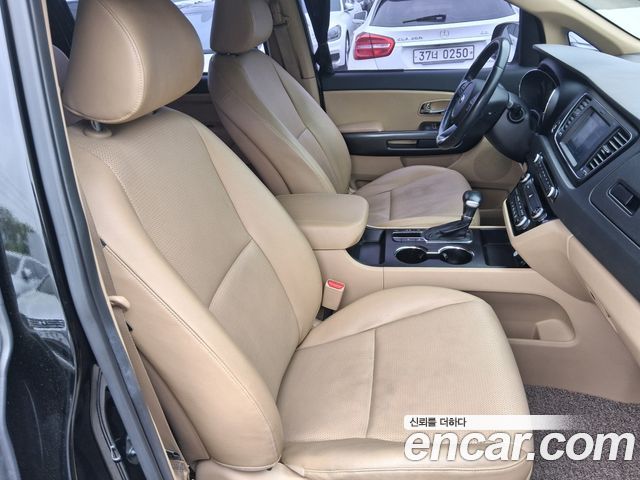 Kia Canival 2019 — photo 13