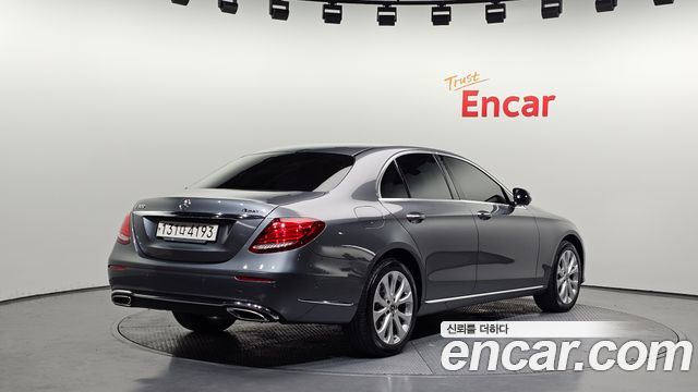 Mercedes-Benz E-Class 2020 — photo 2