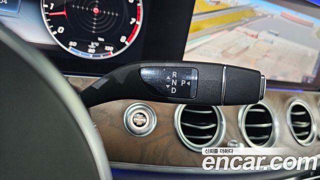 Mercedes-Benz E-Class 2020 — photo 9