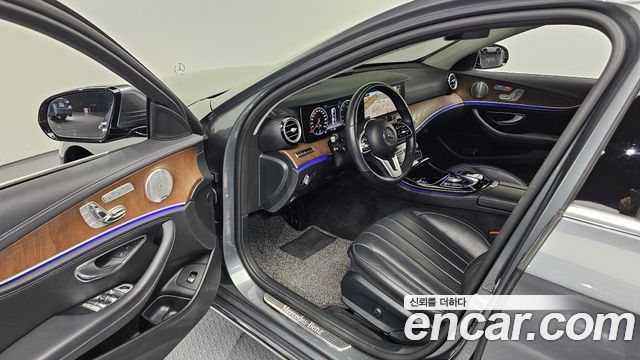 Mercedes-Benz E-Class 2020 — photo 10