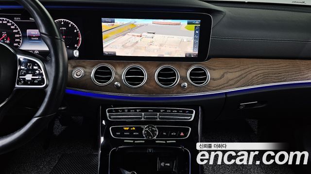 Mercedes-Benz E-Class 2020 — photo 13