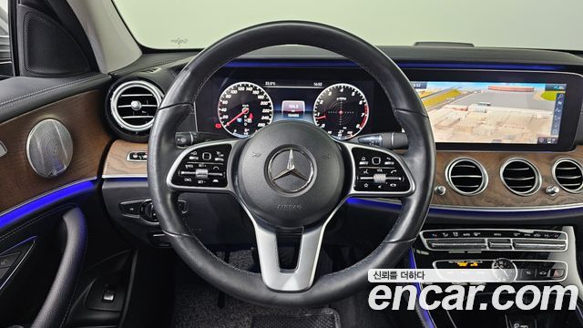 Mercedes-Benz E-Class 2020 — photo 14