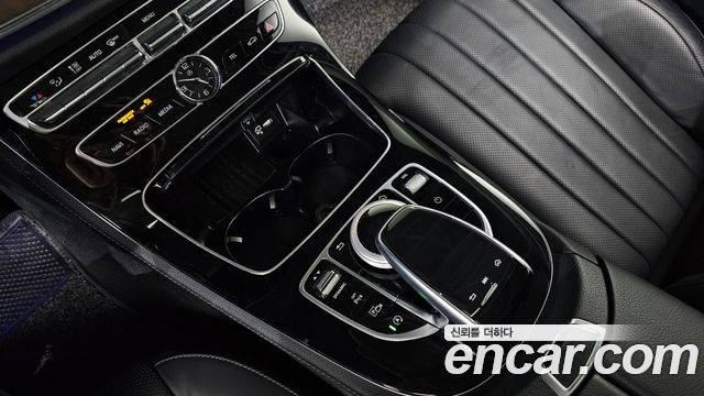 Mercedes-Benz E-Class 2020 — photo 20