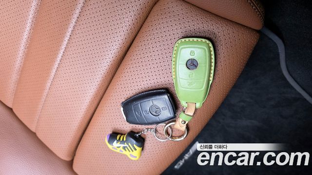 Mercedes-Benz C-Class 2021 — photo 29