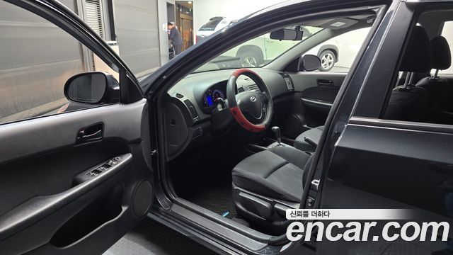 Hyundai i30 2010 — photo 10