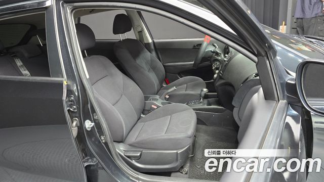 Hyundai i30 2010 — photo 12