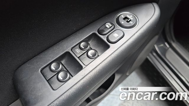 Hyundai i30 2010 — photo 14
