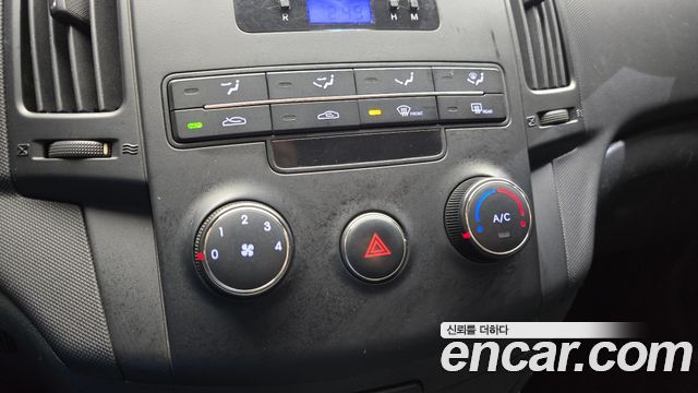 Hyundai i30 2010 — photo 17