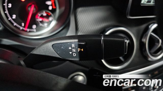 Mercedes-Benz GLA-Class 2019 — photo 12
