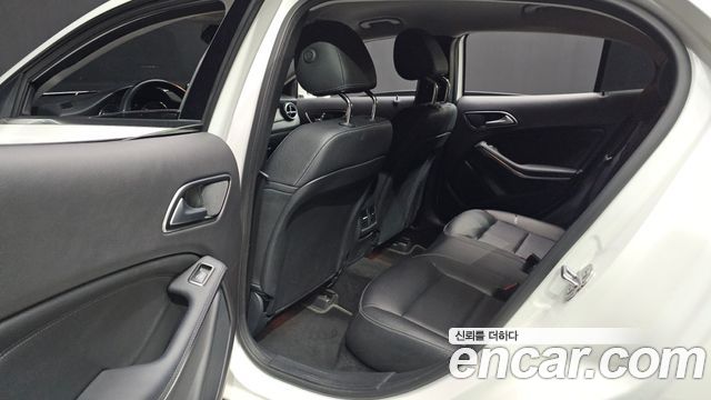Mercedes-Benz GLA-Class 2019 — photo 17