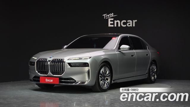 BMW 7-Series 2023 — photo 1
