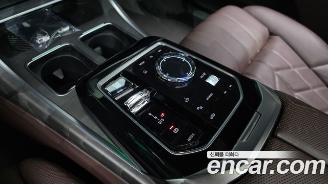 BMW 7-Series 2023 — photo 12