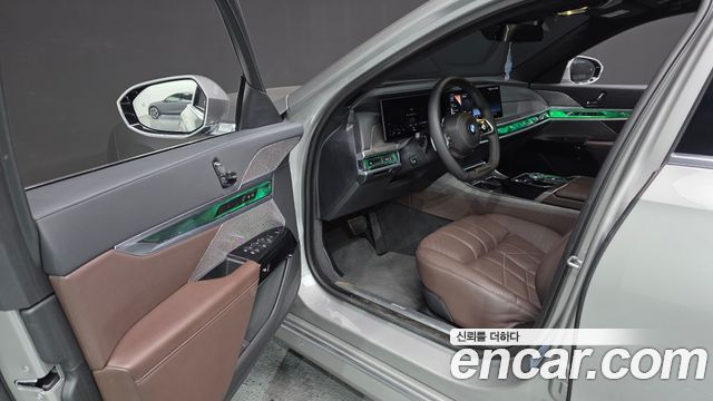 BMW 7-Series 2023 — photo 13