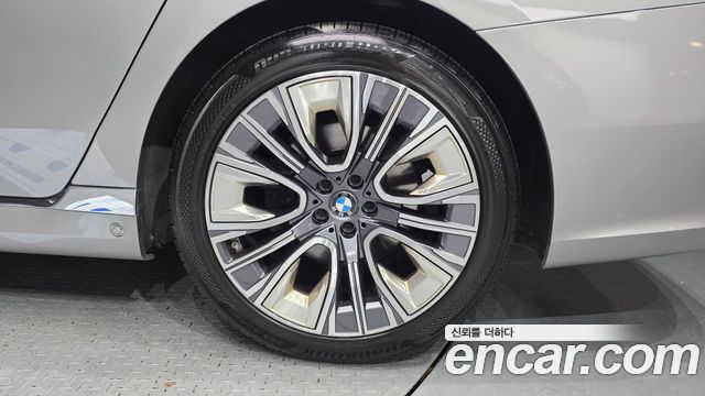 BMW 7-Series 2023 — photo 7